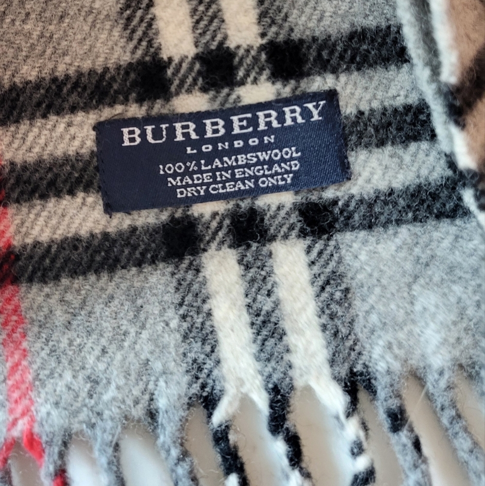 Burberry London 100% Lambswool Nova Check Winter Scarf - Picture 3 of 3